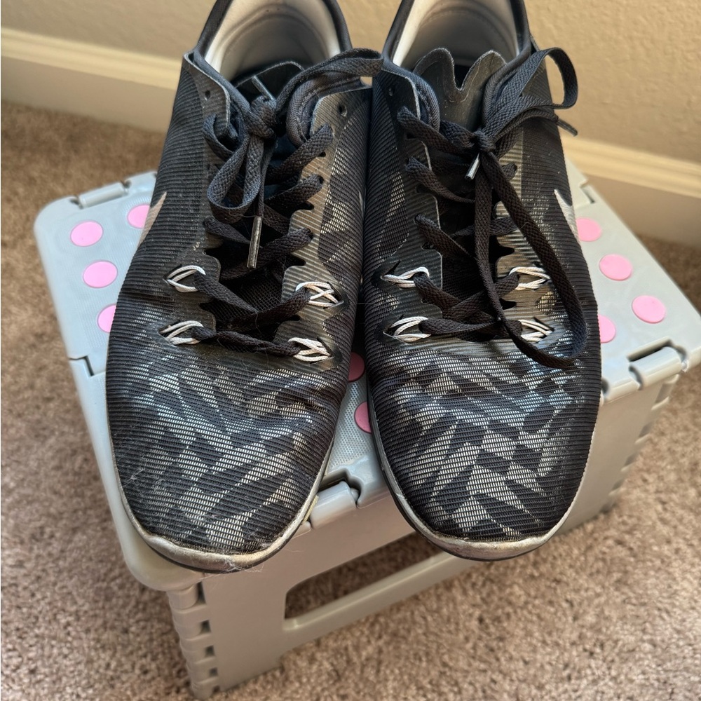 Nike Black Geometric-Pattern Athletic Sneakers